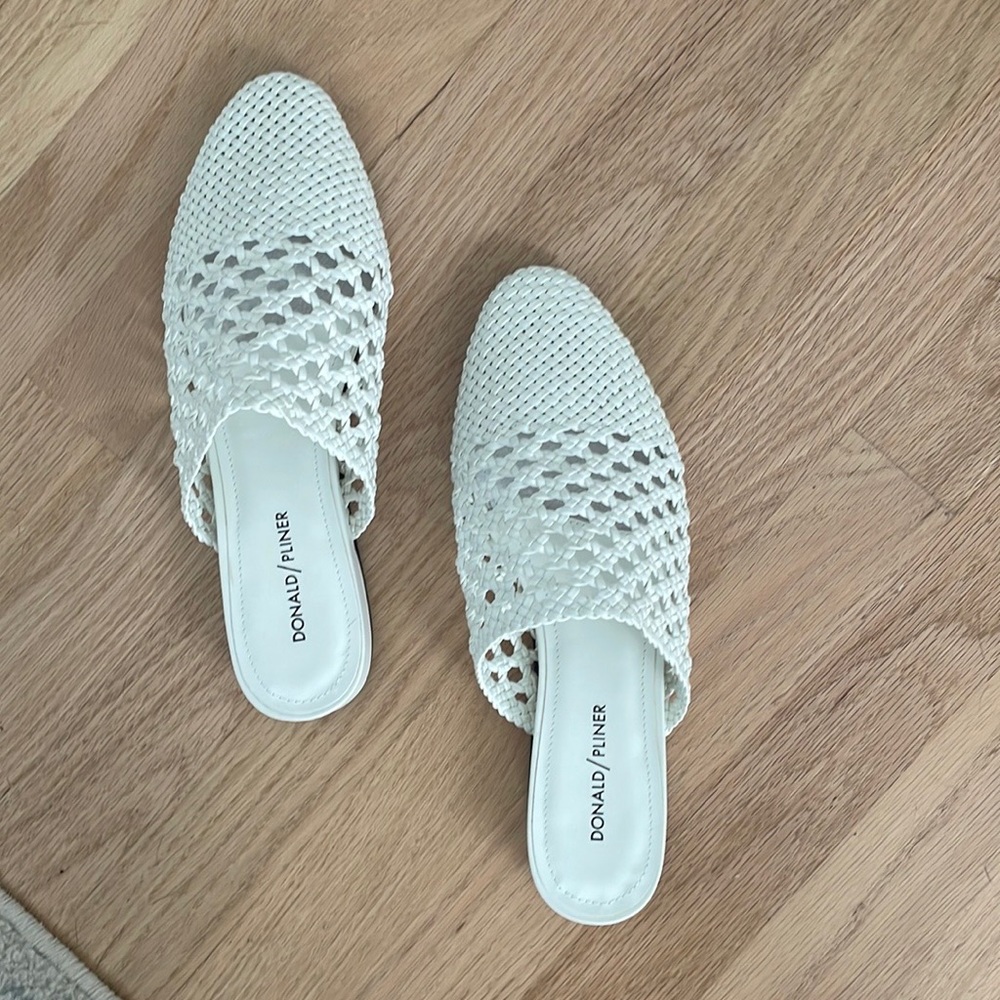 New Donald Pliner white woven summer slides